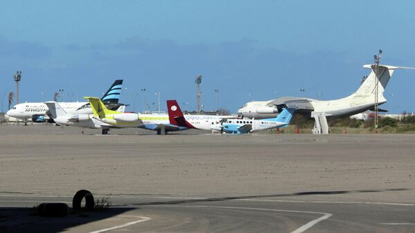 Самолеты в аэропорту Триполи, Ливия. 8 апреля 2019