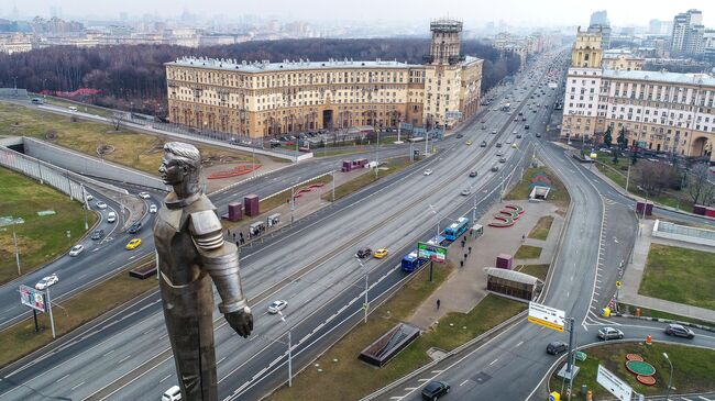 Памятник космонавту Юрию Гагарину на Ленинском проспекте в Москве