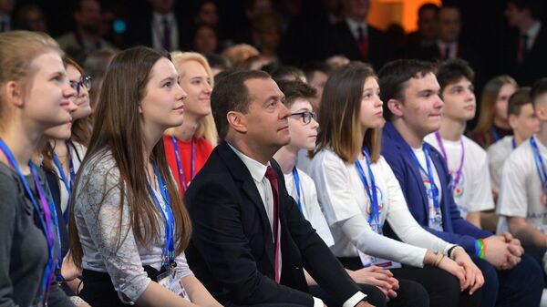 Председатель правительства РФ Дмитрий Медведев во время Всероссийского открытого урока ПроеКТОриЯ