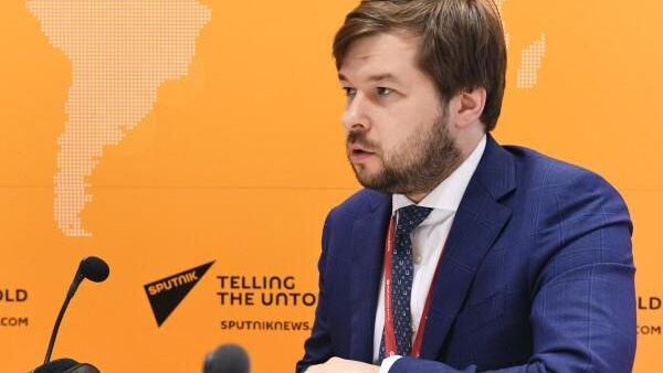 Заместитель министра энергетики РФ Павел Сорокин в эфире радио Sputnik на полях Международного арктического форума 