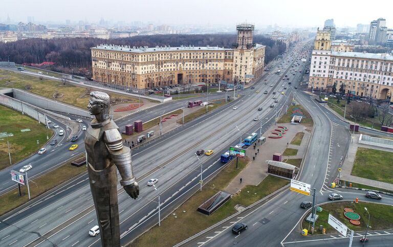 Памятник космонавту Юрию Гагарину на Ленинском проспекте в Москве