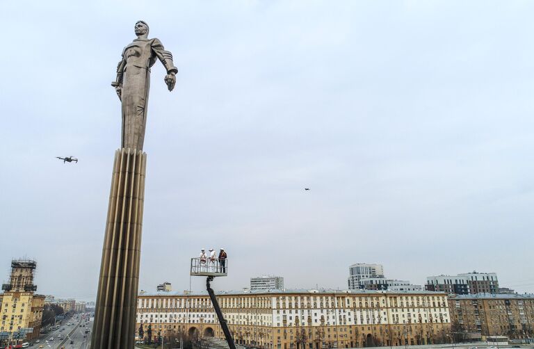 Мойка памятников в Москве после зимнего сезона