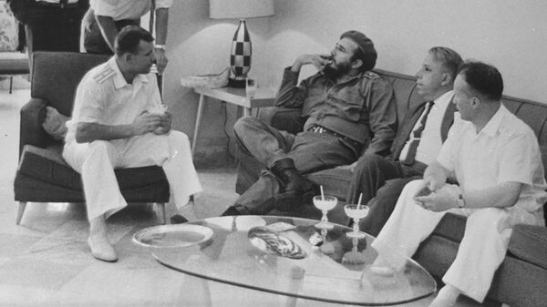 Юрий Гагарин в гостях у премьер-министра Кубы Фиделя Кастро на Кубе