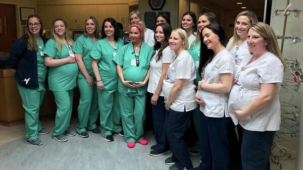 Беременные сотрудницы больницы NYU Winthrop Hospital в США