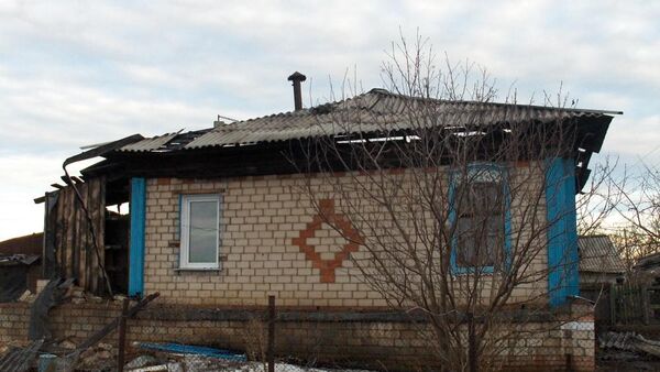 Дом в Увельском районе Челябинской области, из которого двое подростков спасли на пожаре шестерых детей