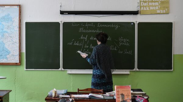 Урок немецкого языка в школе в деревне Аполлоновка
