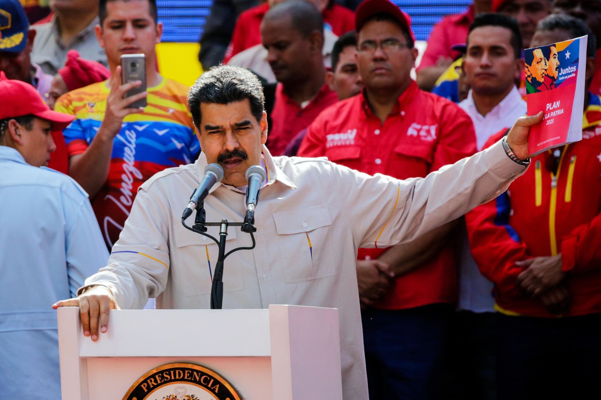 Президент Венесуэлы Николас Мадуро выступает в Каракасе на акции своих сторонников - РИА Новости, 1920, 14.07.2023