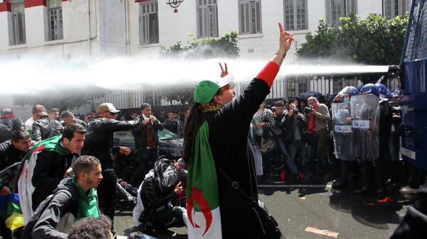  Антиправительственные демонстрации в столице Алжира