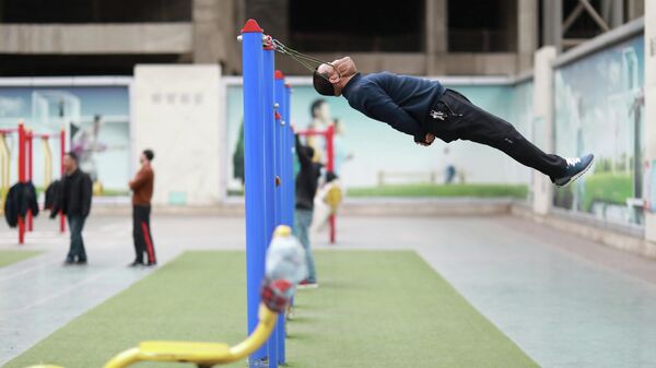 Упражнения для шеи в спортивном комплексе Китая