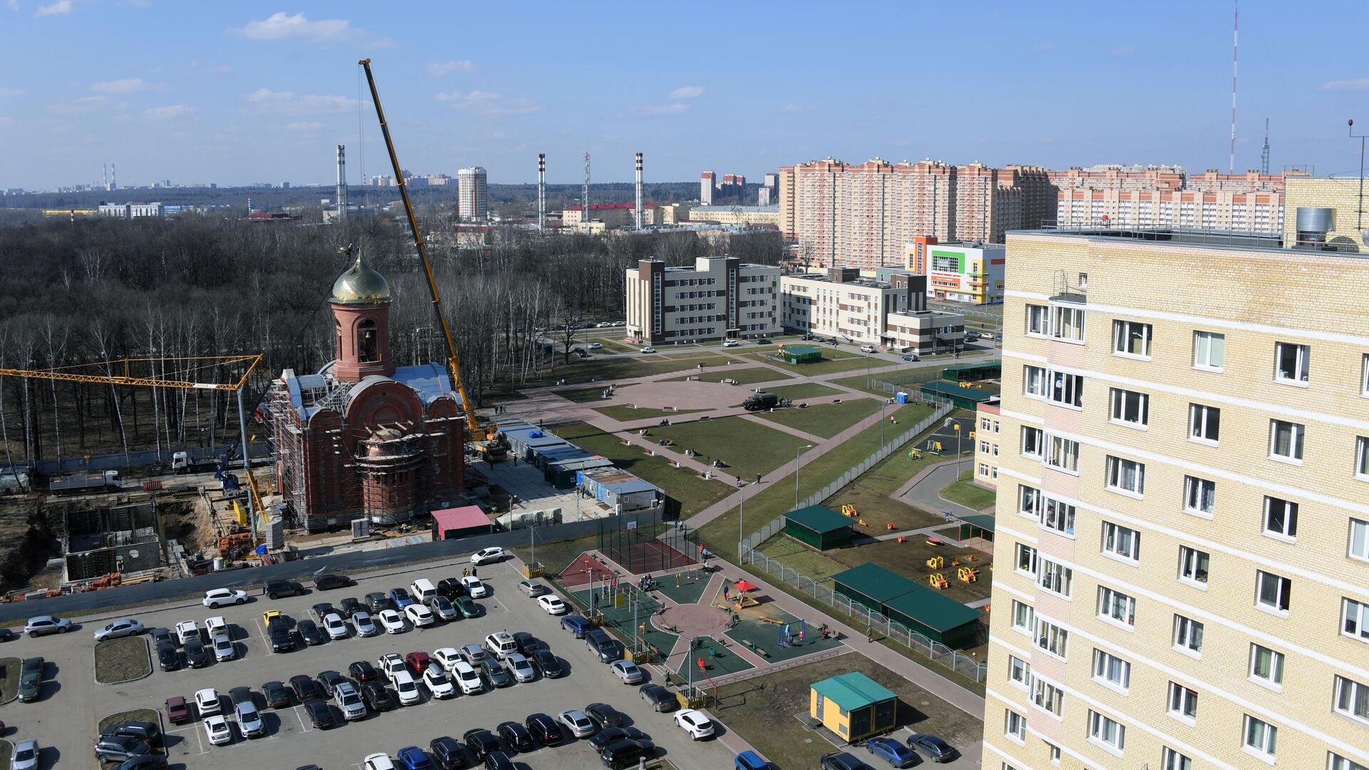 Главный храм Росгвардии в городе Балашихе Московской области во время установки креста - РИА Новости, 1920, 06.04.2021