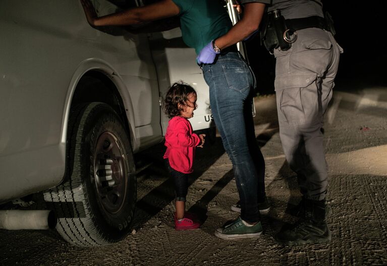 Crying Girl on the Border фотографа John Moore, Фото года в фотоконкурсе World Press Photo 2019