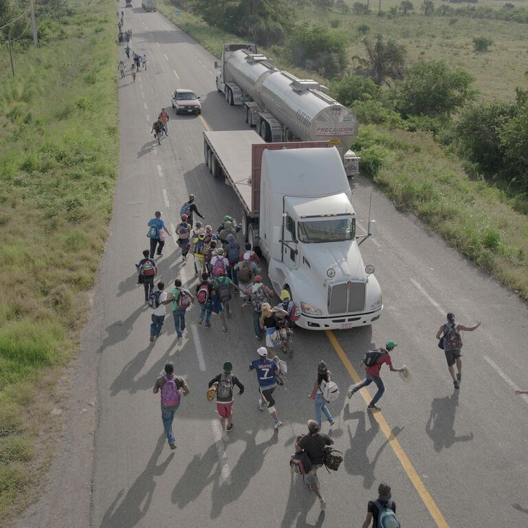 The Migrant Caravan фотографа Pieter Ten Hoopen, занявшего первое место в категории Story of the Year в фотоконкурсе World Press Photo 2019