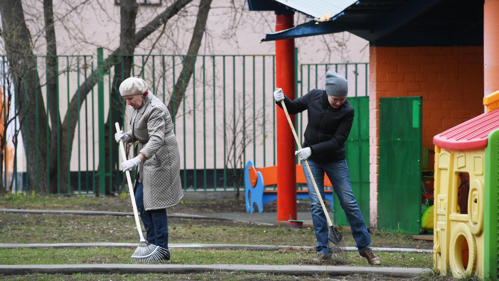 Общегородской субботник в Москве - РИА Новости, 1920, 26.04.2021