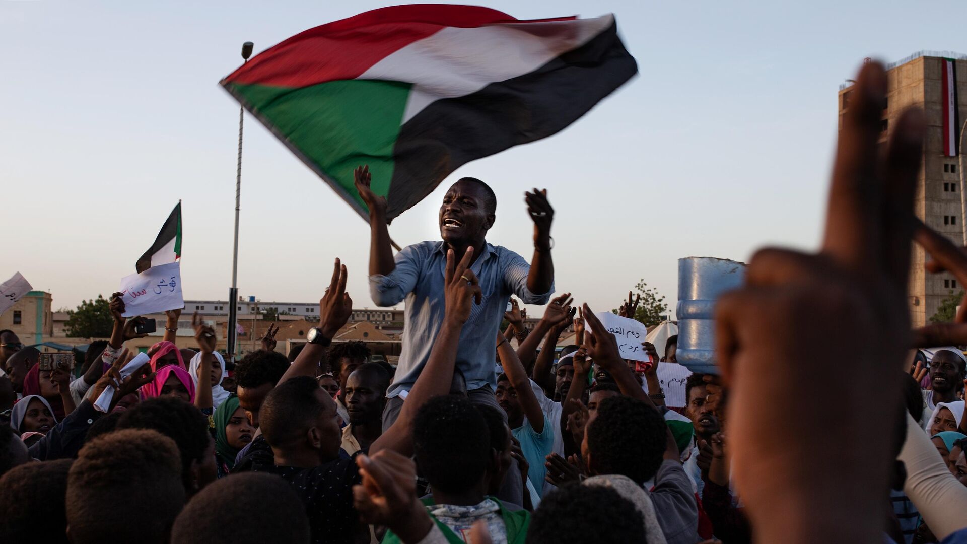 Участники мирного митинга в Судане - РИА Новости, 1920, 02.03.2022
