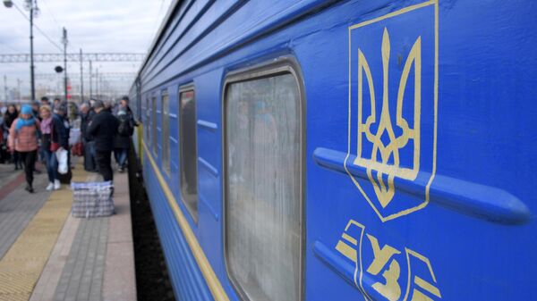 Поезд украинских железных дорог