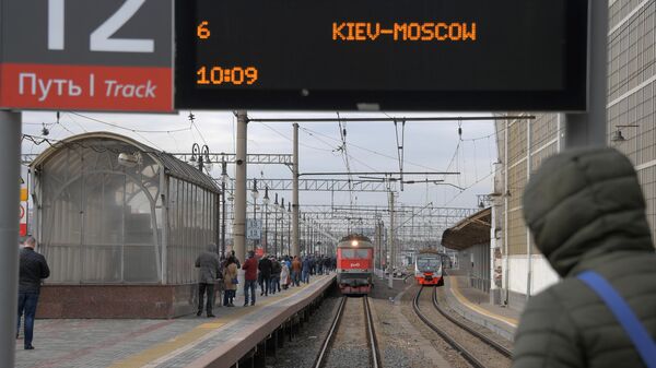 Прибытие поезда Киев-Москва на Киевский вокзал