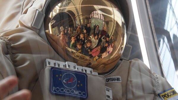 Космический скафандр Орлан представлен в павильоне Космос на ВДНХ в рамках мероприятий, посвященных Дню космонавтики