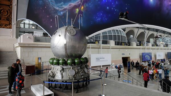 Макет космического корабля Восток представлен в павильоне Космос на ВДНХ в рамках мероприятий, посвященных Дню космонавтики