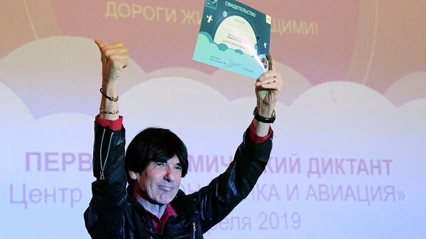 Лидер группы Space Дидье Маруани в павильоне Космос на ВДНХ в рамках мероприятий, посвященных Дню космонавтики Лидер группы Space Дидье Маруани в павильоне Космос на ВДНХ в рамках мероприятий, посвященных Дню космонавтики