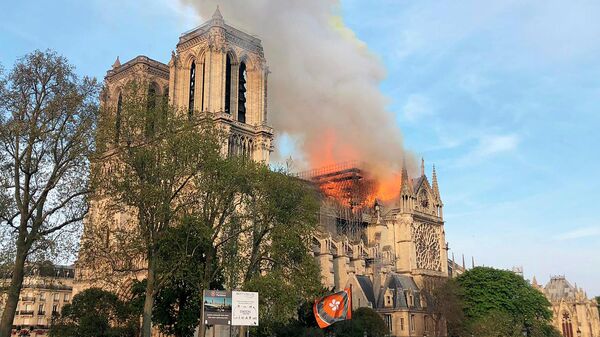 Пожар в соборе Нотр-Дам-де-Пари в Париже, Франция. 15 апреля 2019