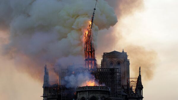Пожар в соборе Нотр-Дам де Пари в Париже, Франция. 15 апреля 2019 