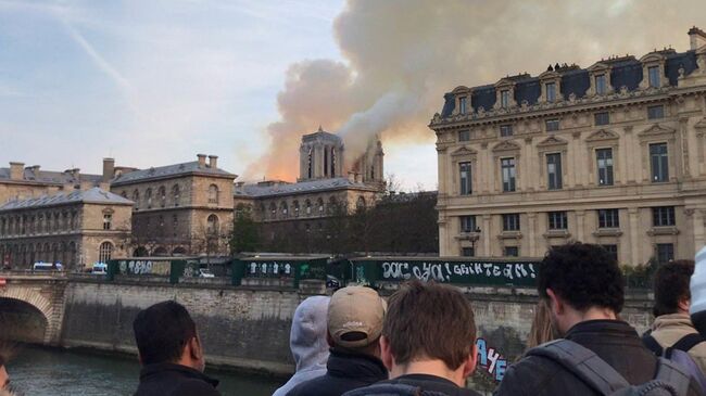 Пожар в соборе Парижской Богоматери