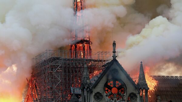 Пожар в соборе Нотр-Дам-де-Пари в Париже, Франция. 15 апреля 2019