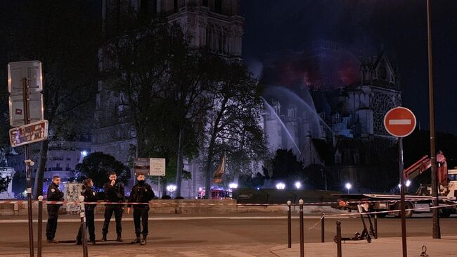 Пожар в соборе Парижской Богоматери