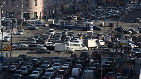 Автомобильная пробка на Тверской улице в Москве