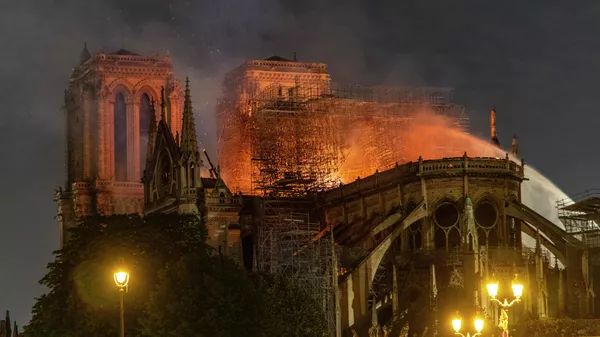 Пожар в соборе Парижской Богоматери