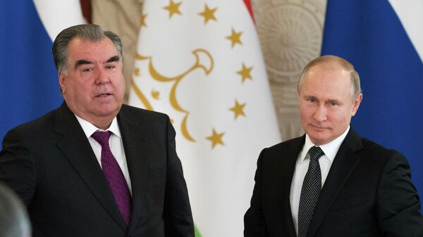 Президент РФ Владимир Путин и президент Таджикистана Эмомали Рахмон