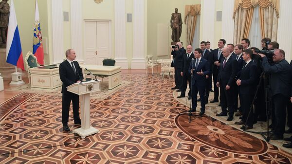 Президент РФ Владимир Путин во время встречи с выпускниками второго потока программы развития управленческого кадрового резерва. 17 апреля 2019