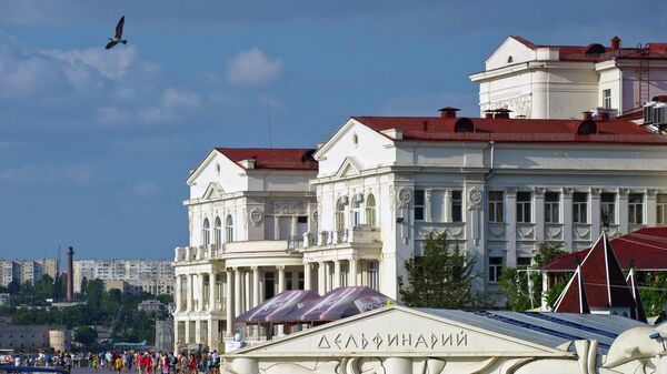 Здания дельфинария и Дворца детского и юношеского творчества в Севастополе