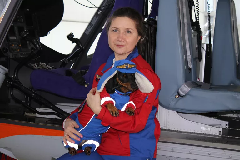Екатерина Орешникова - первая и пока единственная женщина в России, которая пилотирует санитарный вертолет Екатерина Орешникова - первая и пока единственная женщина в России, которая пилотирует санитарный вертолет