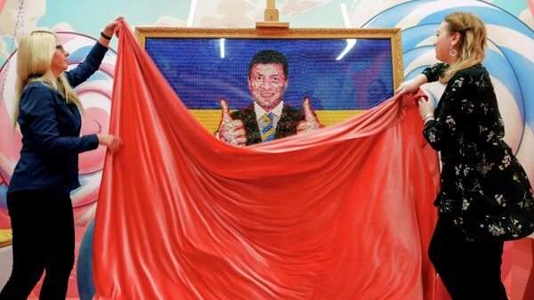 Портрет кандидата в президенты Украины Владимира Зеленского из конфет