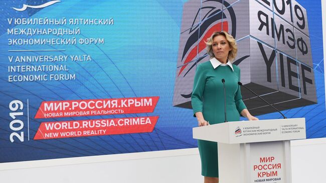 Официальный представитель Министерства иностранных дел России Мария Захарова во время брифинга в Ялте. 18 апреля 2019
