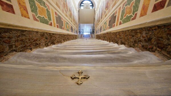 Святая лестница в старом Латеранском дворце в Риме 