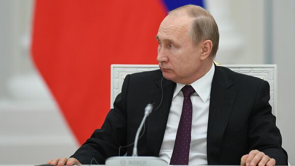 Президент РФ Владимир Путин во время встречи с представителями деловых кругов Франции. 18 апреля 2019