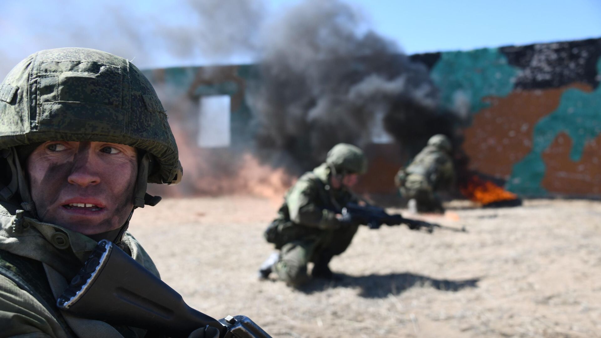 Военнослужащие мотострелковой бригады Восточного военного округа на учениях на военном полигоне в Забайкальском крае - РИА Новости, 1920, 12.04.2023