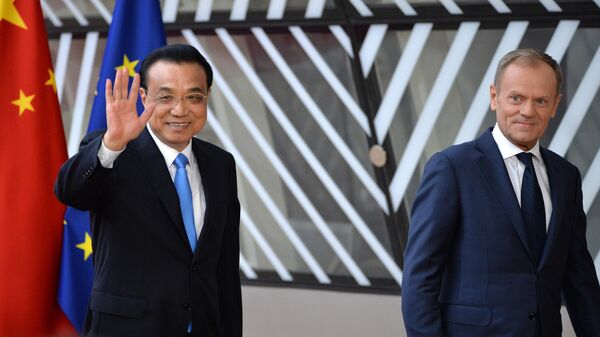 Премьер Государственного совета КНР Ли Кэцян и председатель Европейского совета Дональд Туск на саммите ЕС-КНР в Брюсселе
