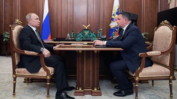 Президент РФ Владимир Путин и заместитель председателя правительства РФ Максим Акимов во время встречи. 19 апреля 2019