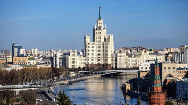  Москва-река и дом на Котельнической набережной в Москве