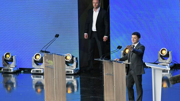 Кандидат в президенты Украины Владимир Зеленский во время дебатов в НСК Олимпийский в Киеве
