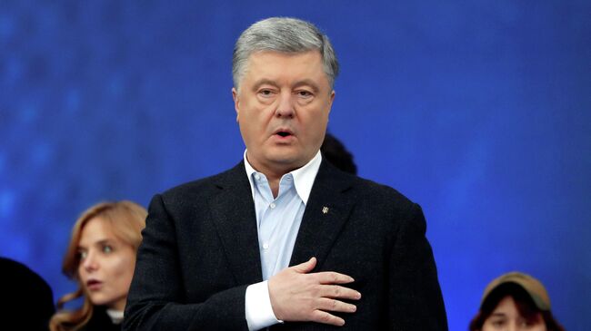 Кандидат в президенты Украины Петр Порошенко во время дебатов на стадионе Олимпийский в Киеве