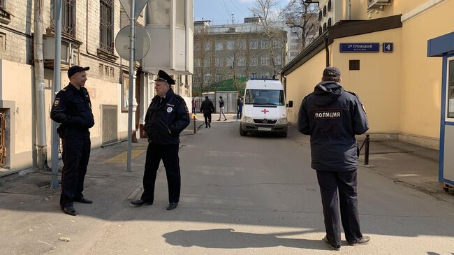 Посольство Венесуэлы в Москве оцеплено из-за мужчины на крыше