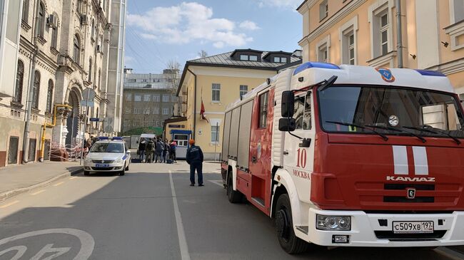 Посольство Венесуэлы в Москве оцеплено из-за мужчины на крыше