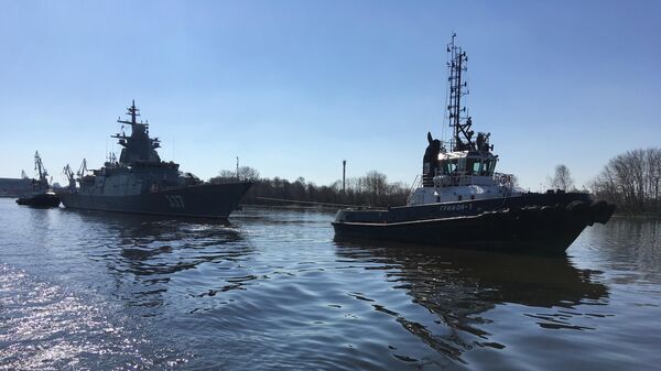 Два боевых корабля - фрегат Адмирал Касатонов и корвет Гремящий вышли на испытания в Балтийское море