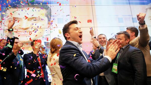 Кандидат в президенты от партии Слуга народа Владимир Зеленский во время объявления результатов Национального exit poll-2019