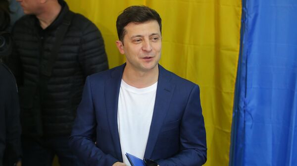  Владимир Зеленский во время голосования на избирательном участке в день второго тура выборов президента Украины