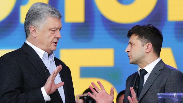 Петр Порошенко и Владимир Зеленский во время дебатов Петр Порошенко и Владимир Зеленский во время дебатов